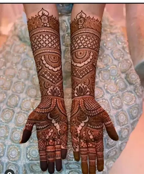 back hand mehndi design