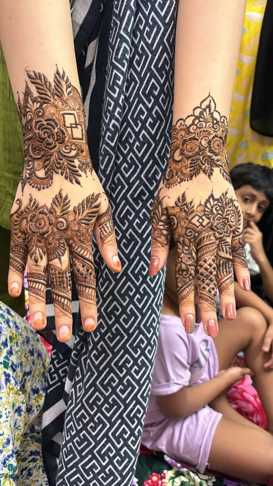 Back Hand Mehndi Design (2)
