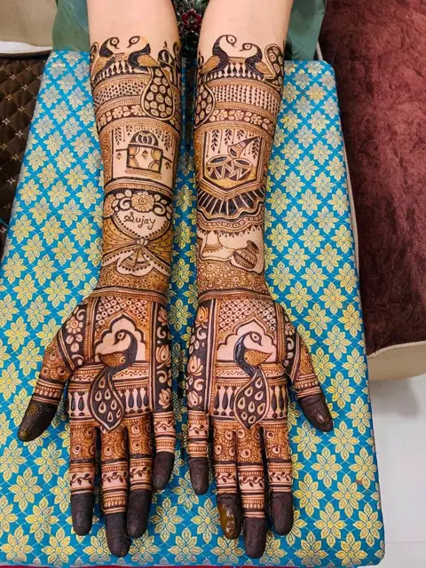 figure front hand mehndi design