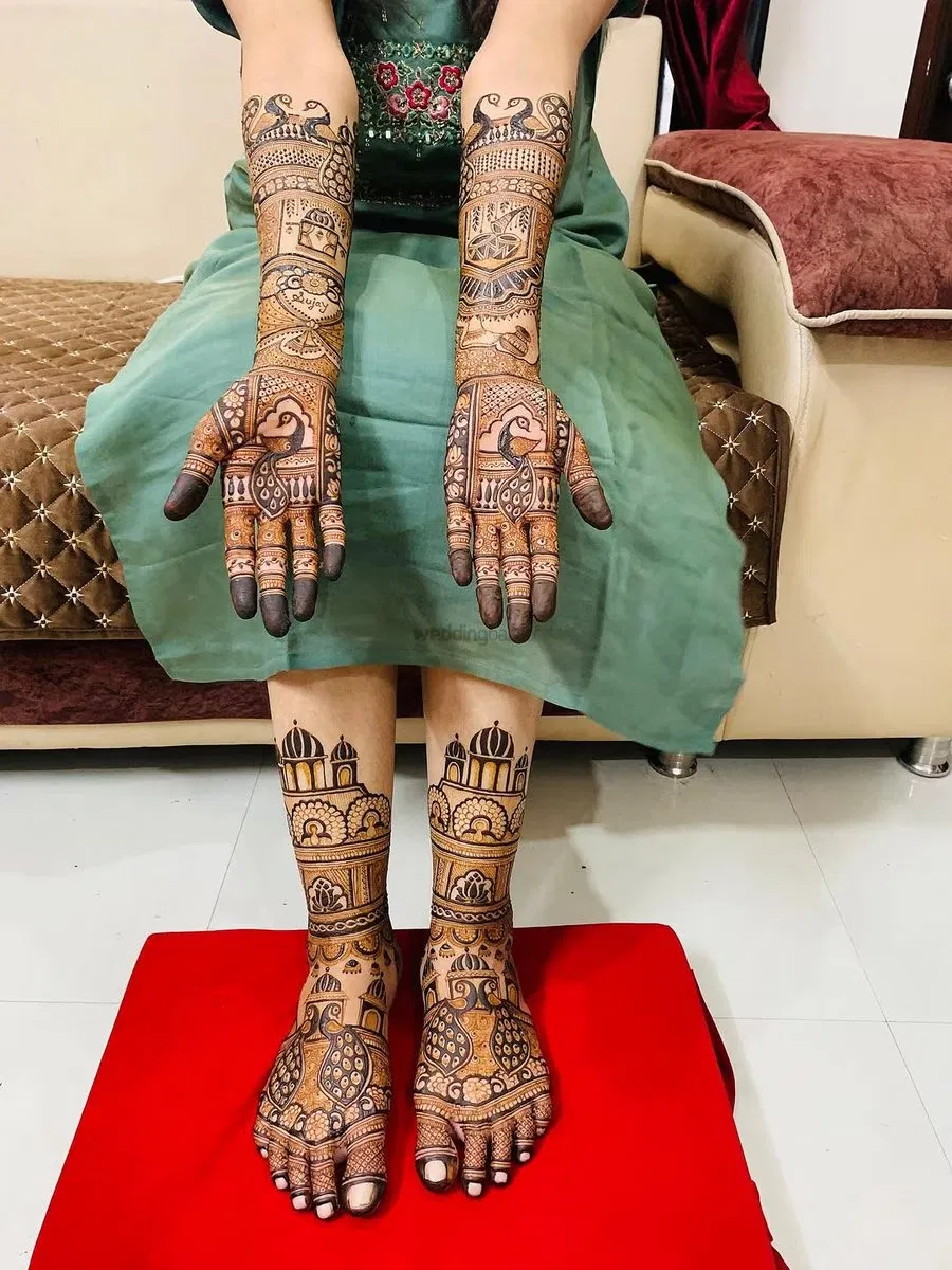 Back Hand Mehndi Design with Figures (3)
