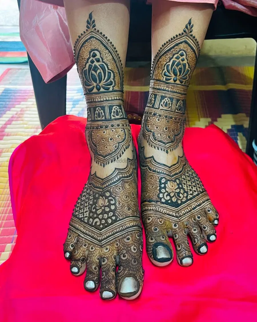 Back Hand Mehndi Design with Figures