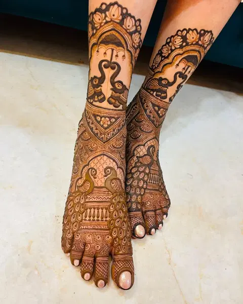 figure back hand mehndi design