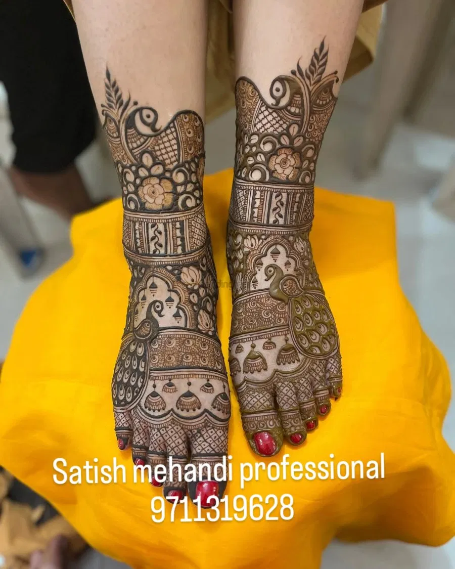 Foot Mehndi Design with Figures