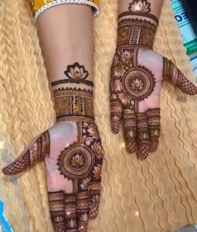 Mehndi Design with Gol Tikki