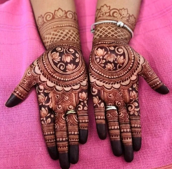 Mehndi Design with Gol Tikki (2)