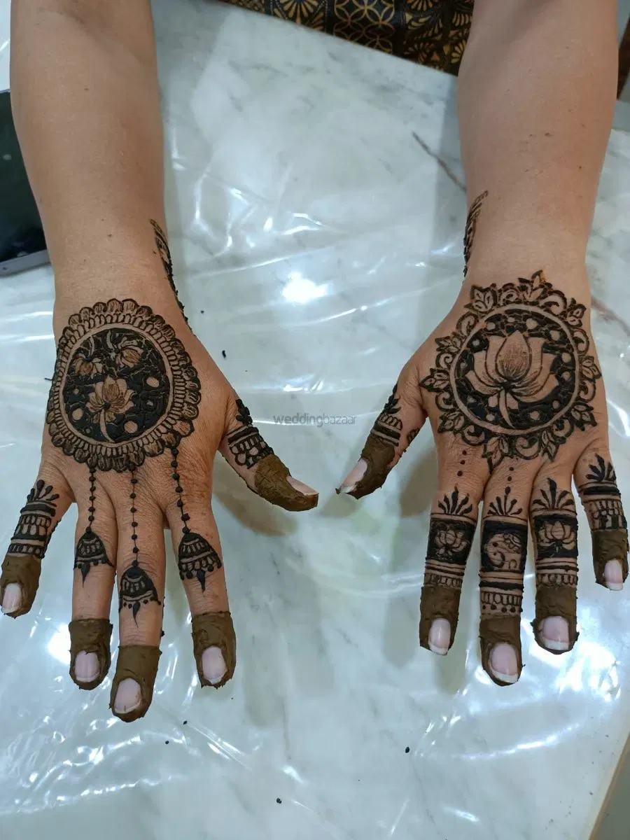 Mehndi Design with Gol Tikki