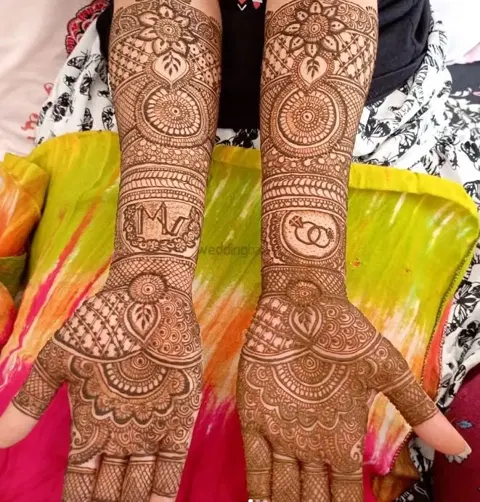 figure full hand mehndi design