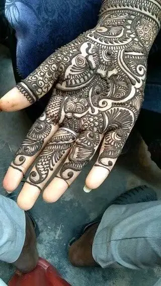 front hand mehndi design