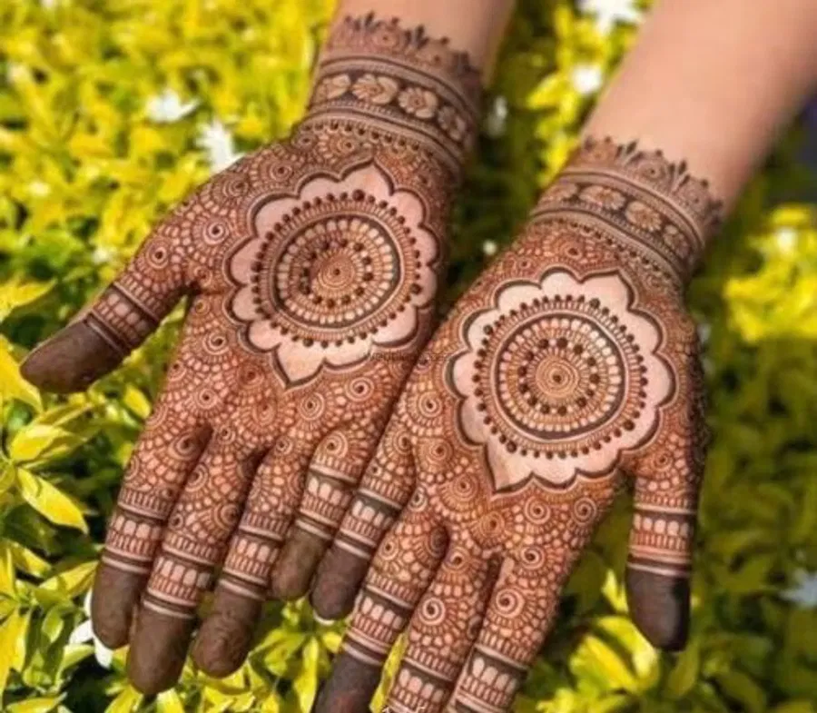 Mehndi Design with Gol Tikki