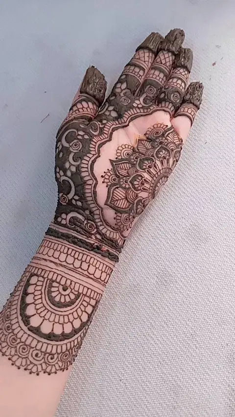 full hand mehndi design