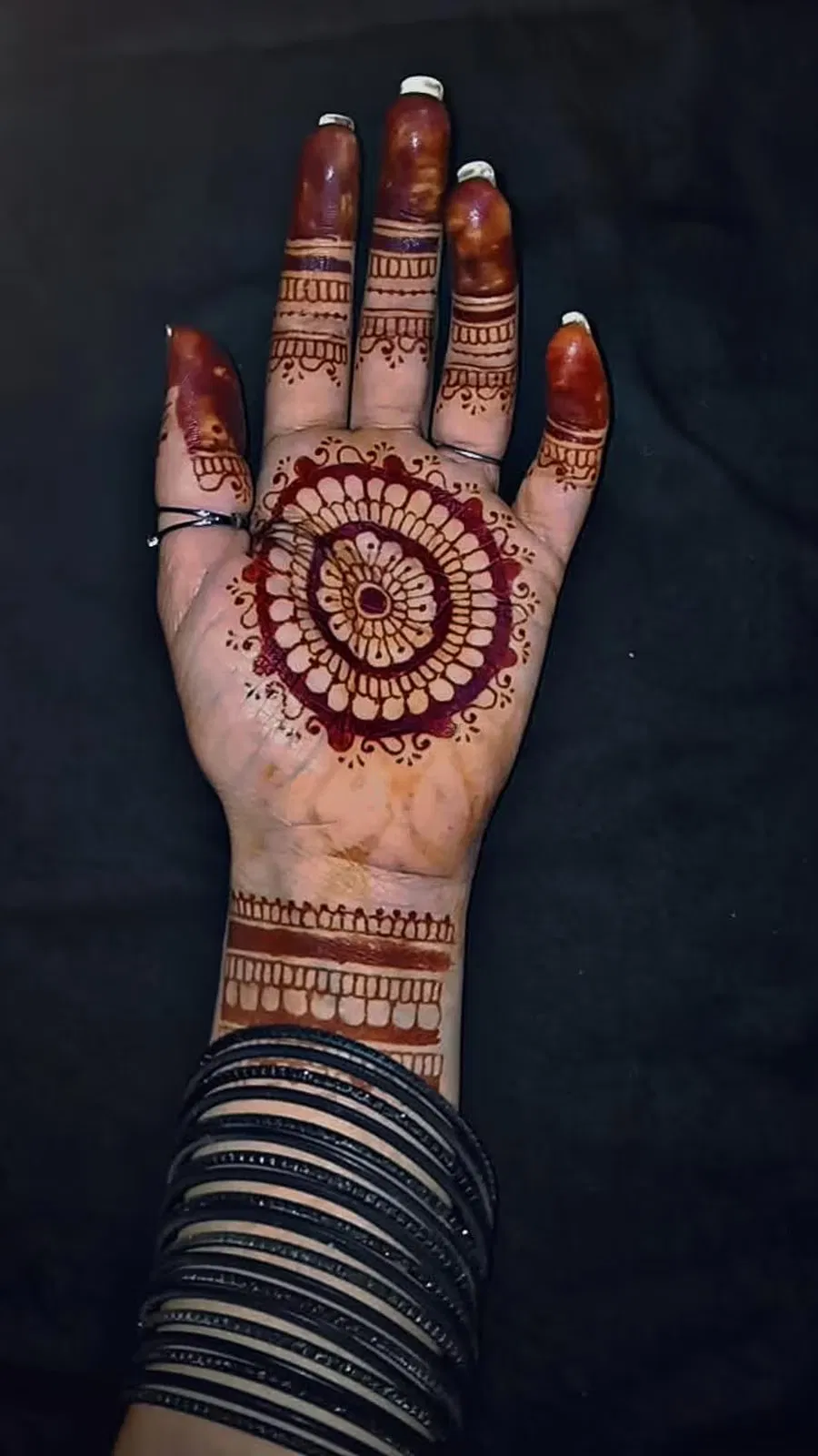 Simple Mehndi Design with Gol Tikki