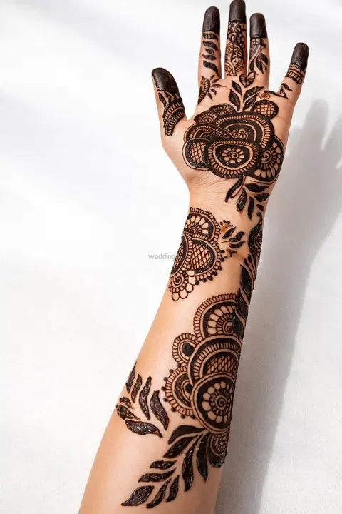 back hand mehndi design