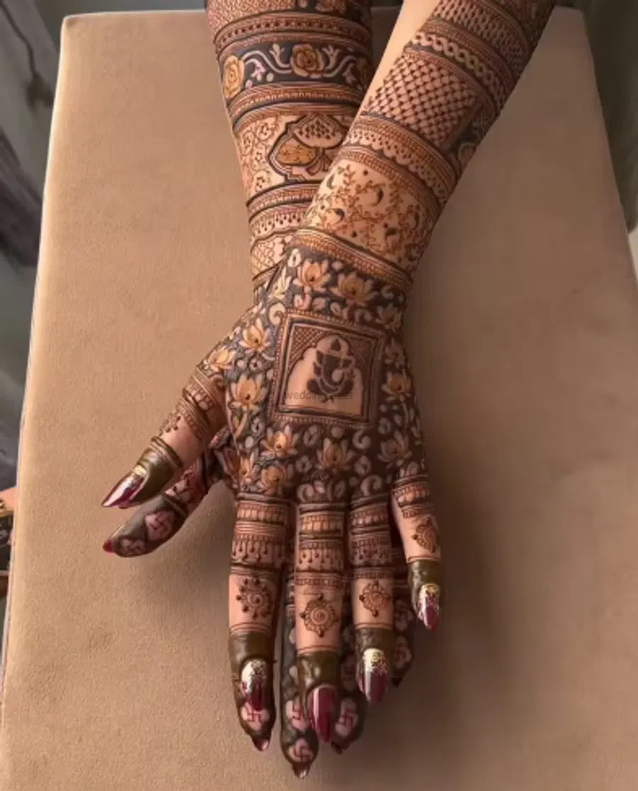 Back Hand Mehndi Design