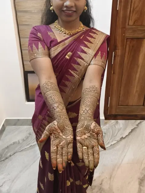 front hand mehndi design