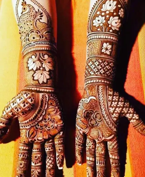 figure back hand mehndi design