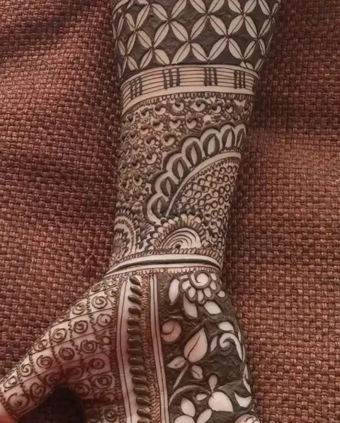 full hand mehndi design