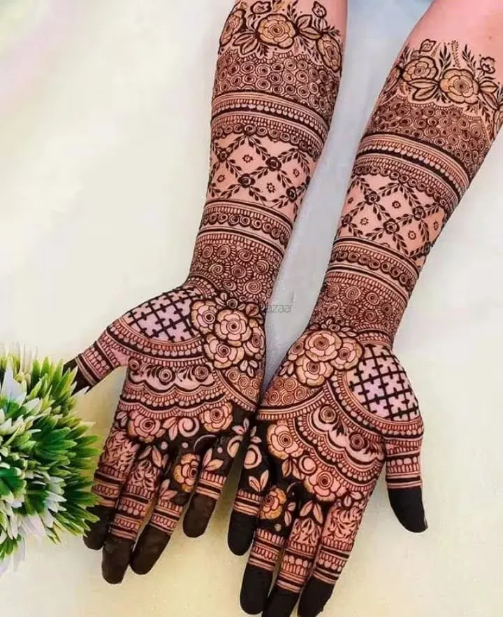 Mehndi Design with Figures