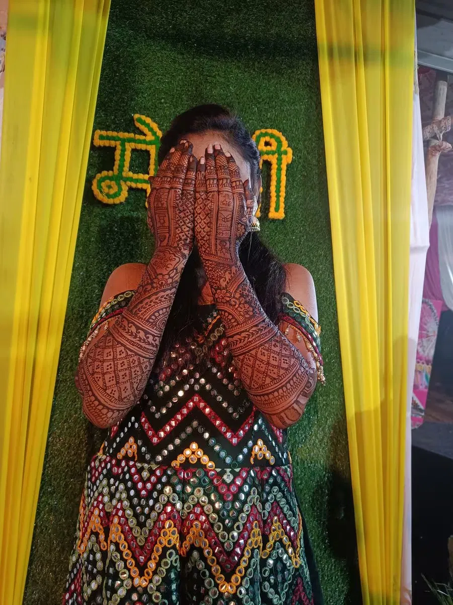 Front Hand Mehndi Design