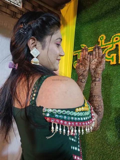 front hand mehndi design