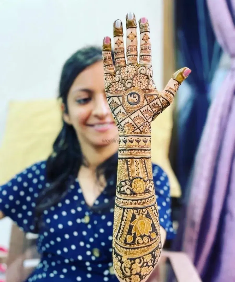 Front Hand Mehndi Design