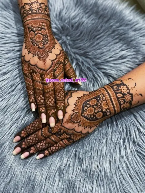 back hand mehndi design