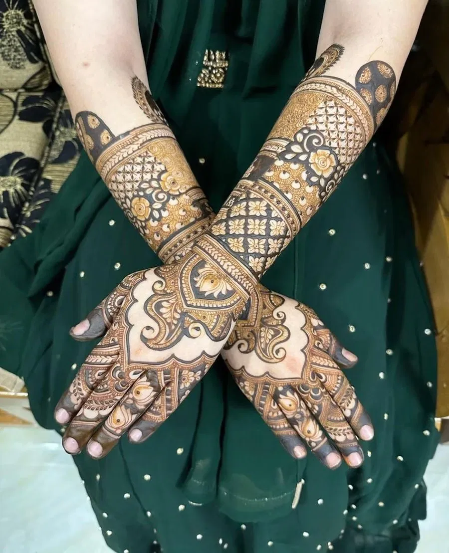 Full Hand Mehndi Design with Figures and Hearts (12)