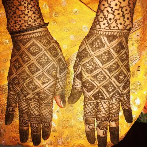 figure mehndi design