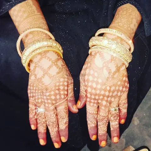 simple back hand mehndi design