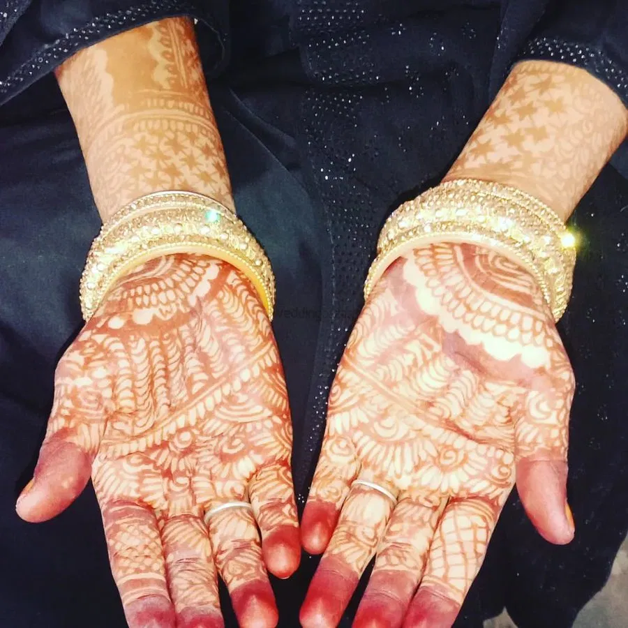 Simple Back Hand Mehndi Design (2)