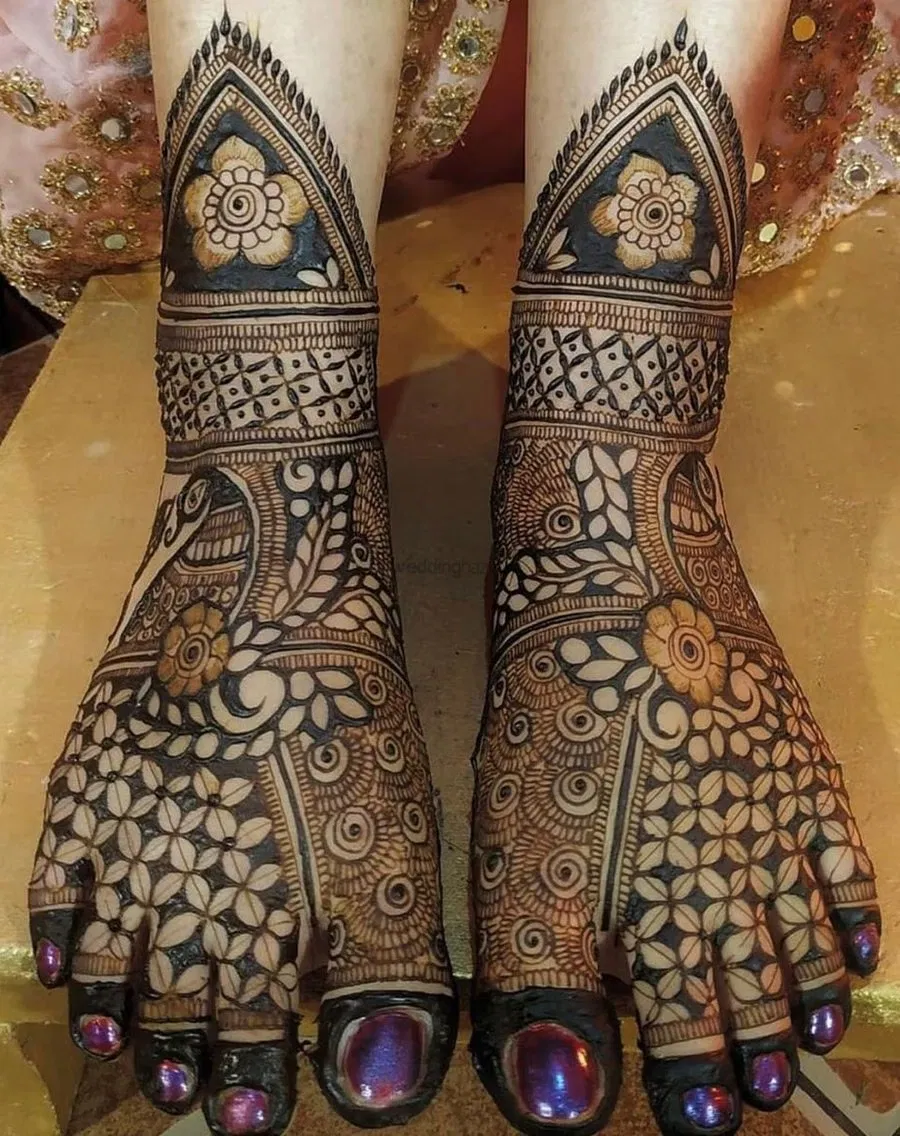 Foot Mehndi Design with Figures
