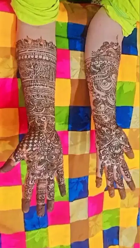 front hand mehndi design