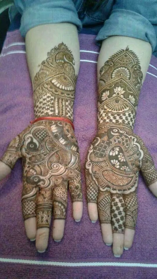 Mehndi Design with Figures
