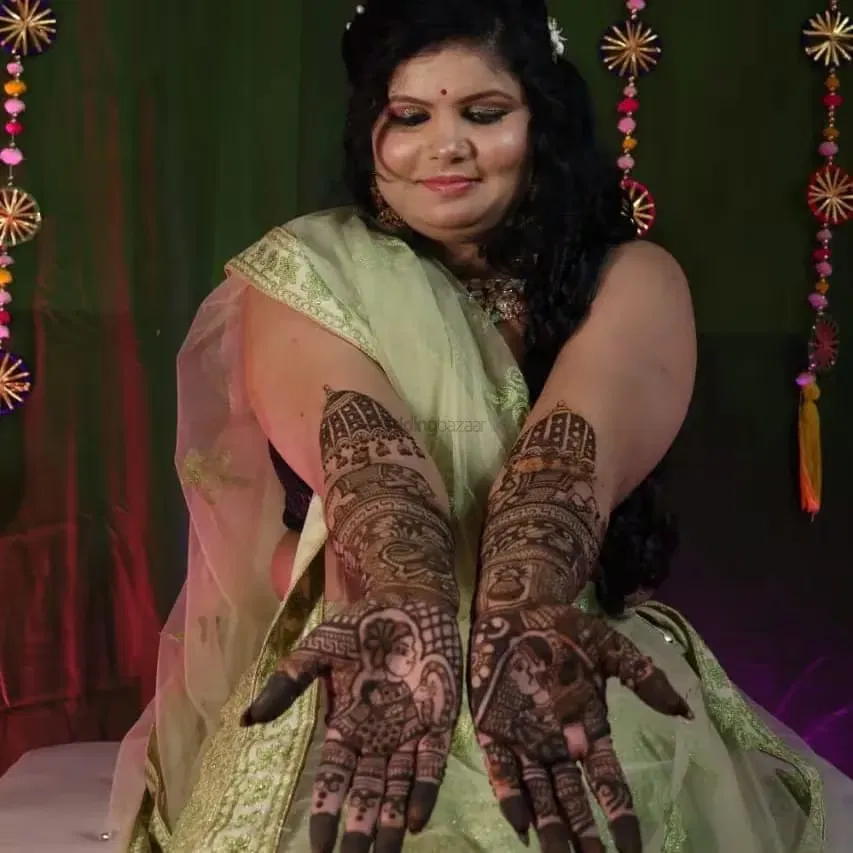 Front Hand Mehndi Design with Figures