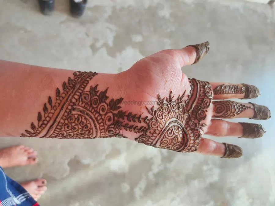 Front Hand Mehndi Design