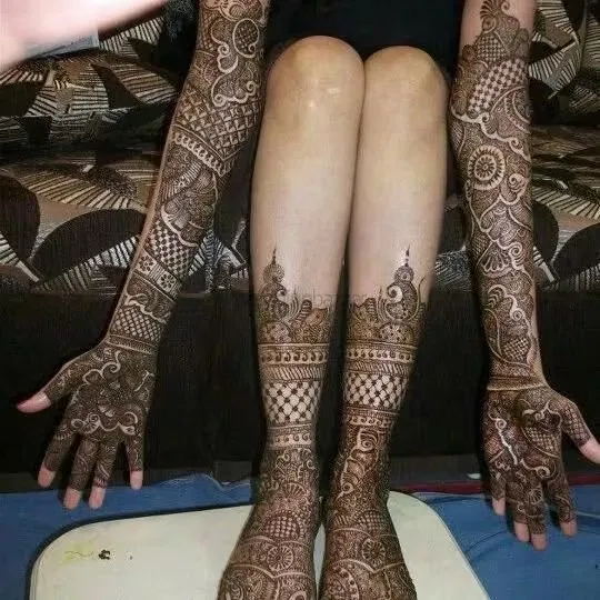 Front Hand Mehndi Design with Figures