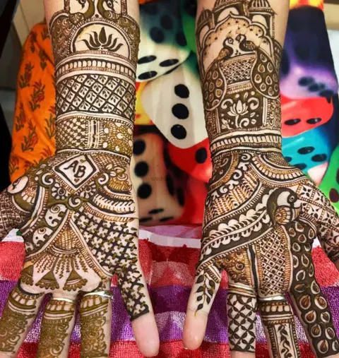 figure mehndi design