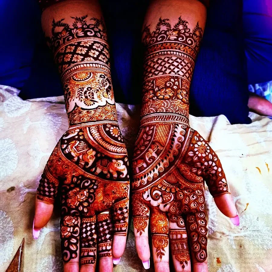 Foot Mehndi Design with Figures