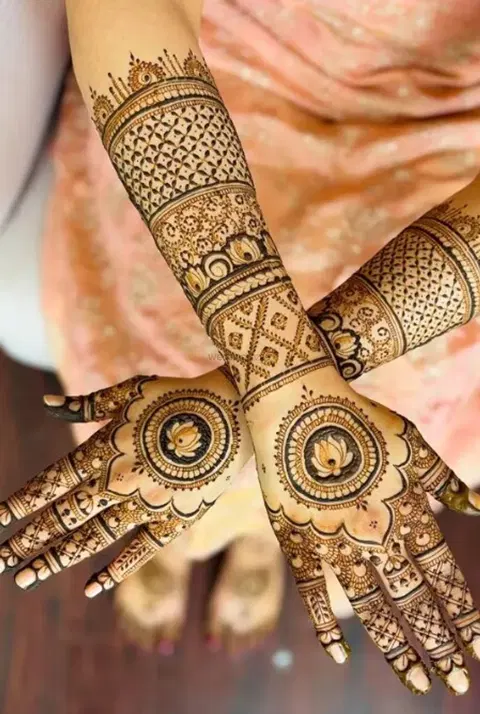 back hand mehndi design