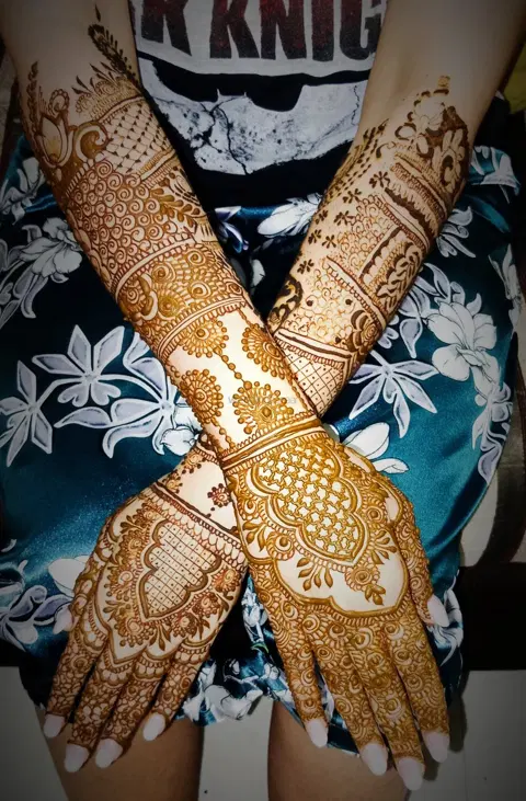 figure full hand mehndi design