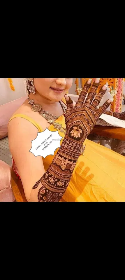 figure front hand mehndi design