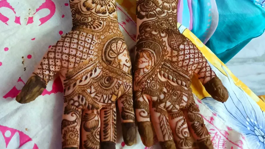 Front Hand Mehndi Design with Figures