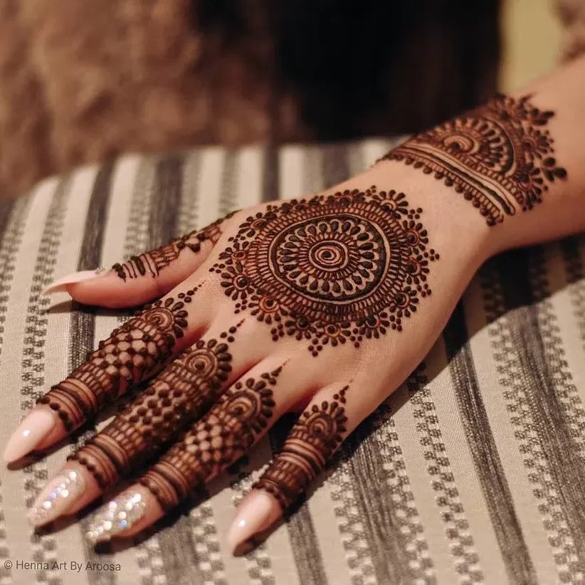Mehndi Design with Gol Tikki