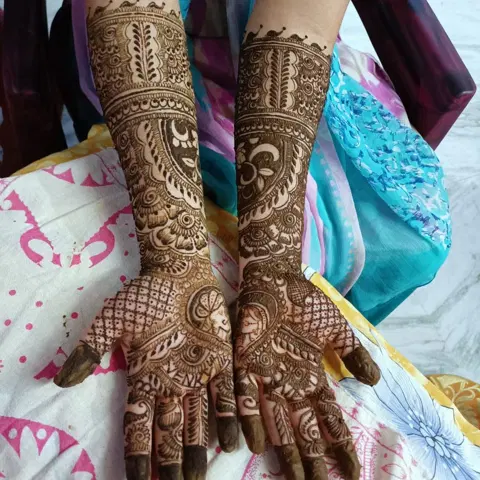 figure full hand mehndi design