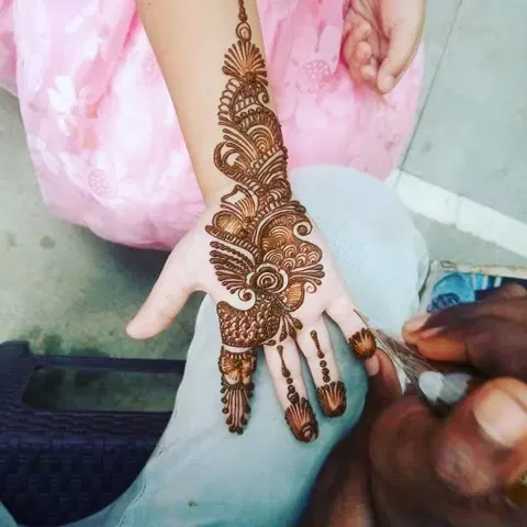 front hand mehndi design