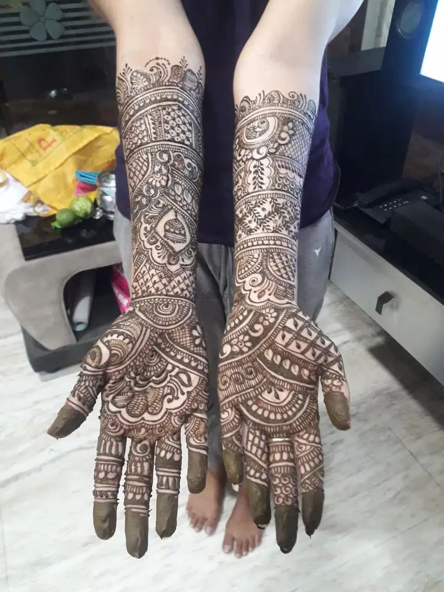 Front Hand Mehndi Design