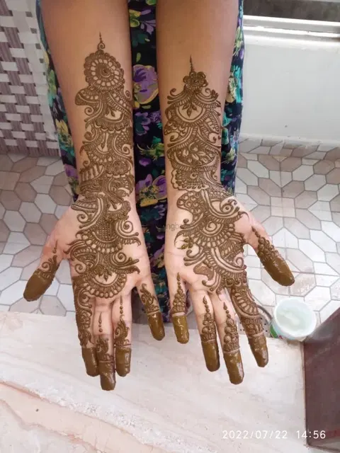 back hand mehndi design