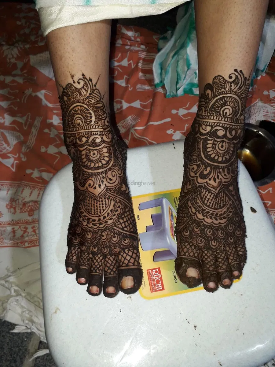 Foot Mehndi Design with Figures