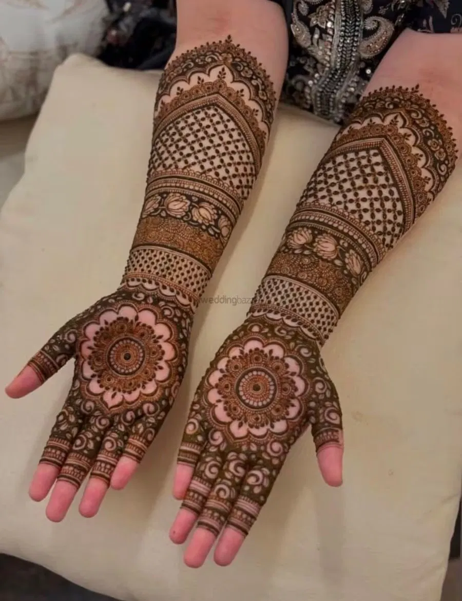 Front Hand Mehndi Design with Gol Tikki
