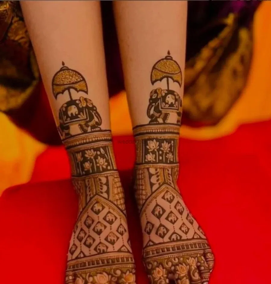 Foot Mehndi Design with Figures