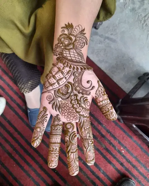 back hand mehndi design